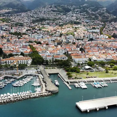 Center Ii アパート